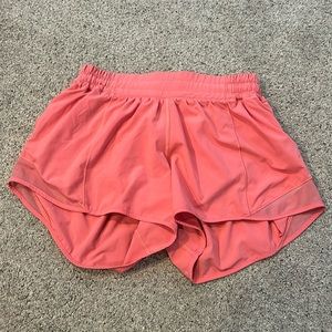lululemon hotty hot shorts sunny coral, size 6, 4” inseam, good condition